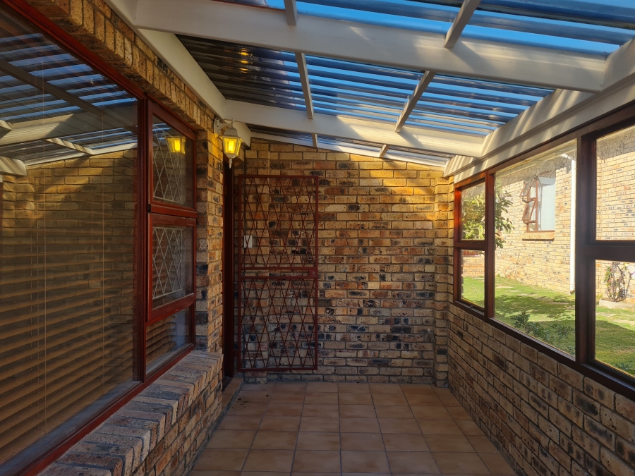 To Let 2 Bedroom Property for Rent in Wavecrest Eastern Cape